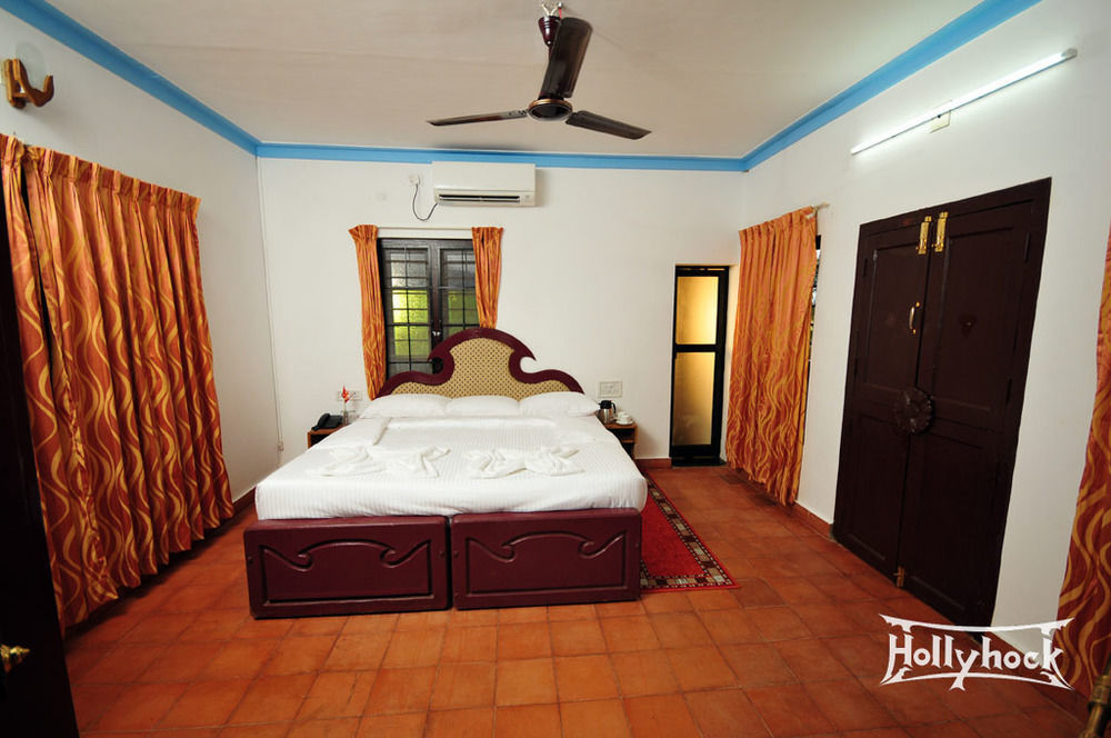 Bed and Breakfast Holly Hock Муннар Екстер'єр фото