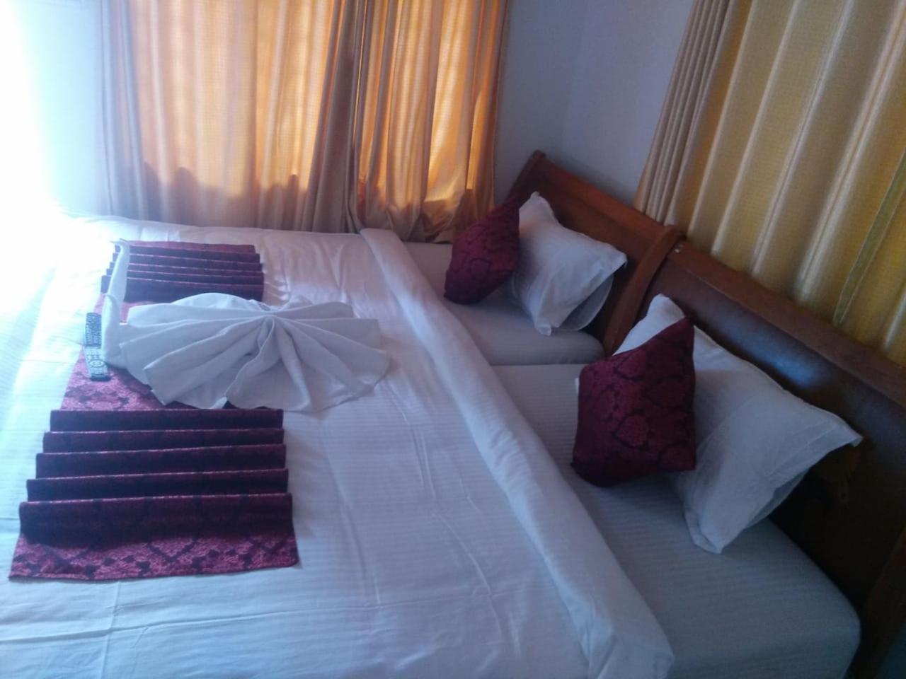 Bed and Breakfast Holly Hock Муннар Екстер'єр фото