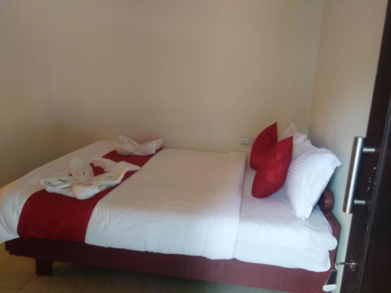 Bed and Breakfast Holly Hock Муннар Екстер'єр фото